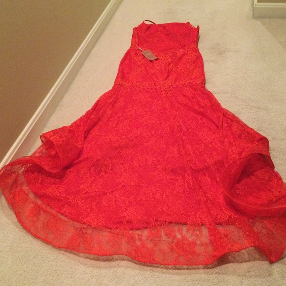 Beautiful RED. Prom or Special Occasion Dress Size 16. Never Worn ! - Picture 6 of 8